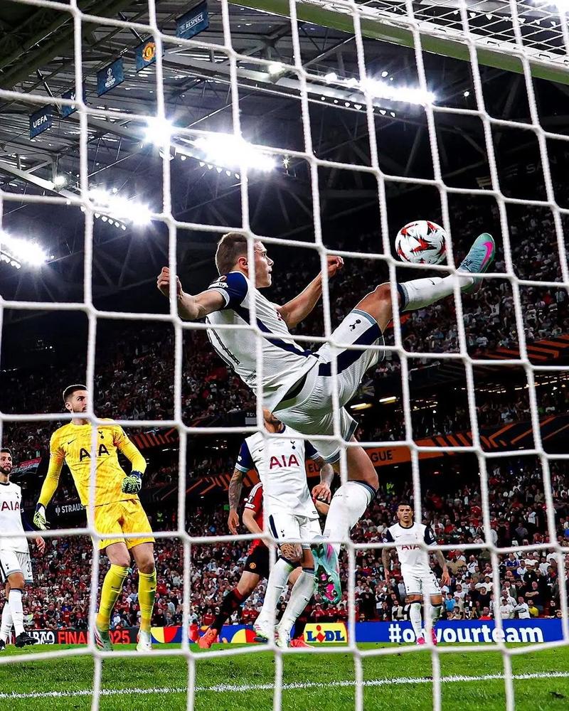 范德芬：更衣室内大家都有信心逆转马竞；热刺不该是现在这样