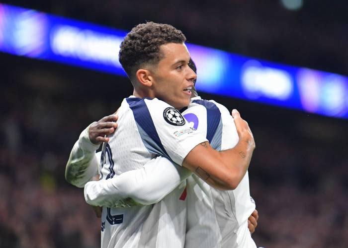 范德芬：首回合的滑倒跟鞋没关系；绝平红军是球队值得得到的