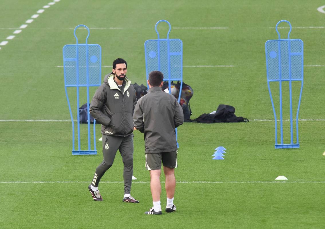 龙赛罗：阿韦洛亚两回合的战术教学，让瓜迪奥拉原形毕露