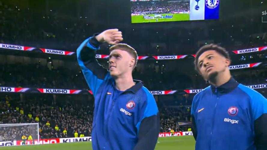 2-8让切尔西球迷怒了 中场提前退场+狂嘘主帅 当新老板面高呼阿布