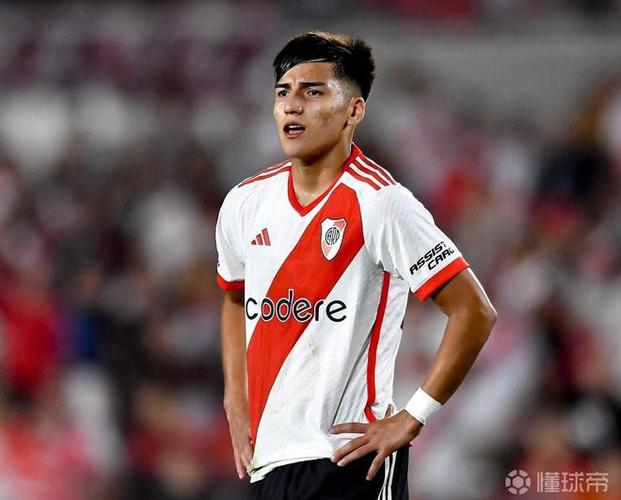 苏维夫亚雷经纪人喊话巴萨&皇马：不少俱乐部询问，夏天再定