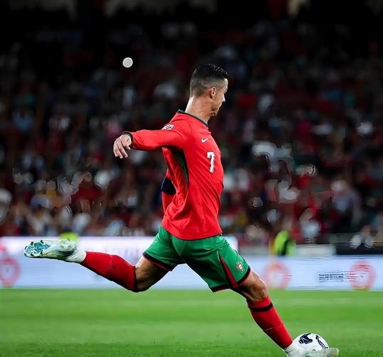 马丁内斯：现在C罗能掌控比赛节奏，我很欣赏他在位置上的纪律性