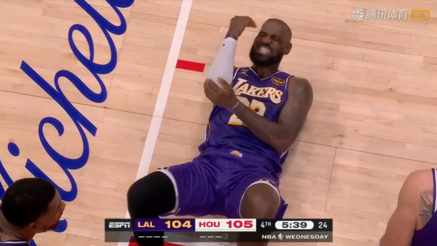 12000篮板现役第一！詹姆斯14中13轰30分完胜杜兰特 献关键暴扣