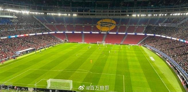 世体：新诺坎普低层看台视线差，部分球迷无法看到球门线