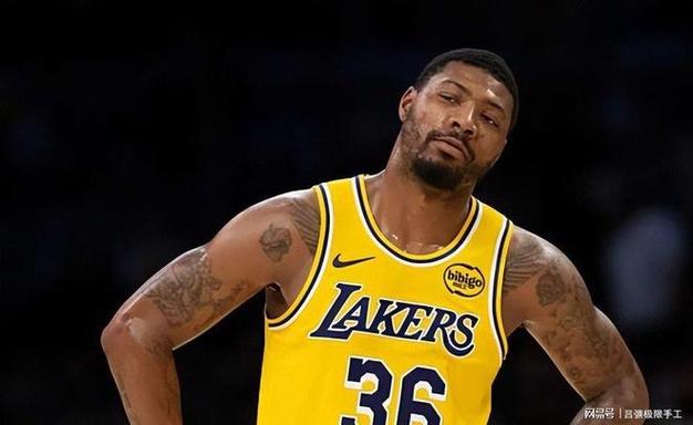 湖人7连胜展最佳形态！4首发齐爆，斯玛特+众替补辅助，防守还硬