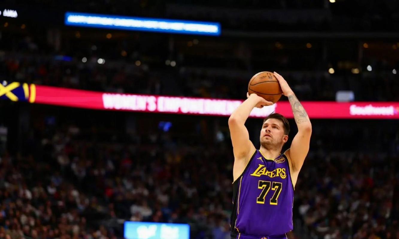 湖人124-116火箭4利好！东契奇+詹姆斯末节统治级，艾顿觉醒了！