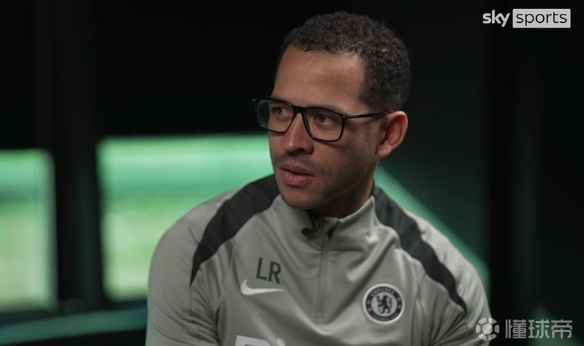 罗塞尼尔：我和恩佐聊过了；递纸条？没赢球连呼吸都是错的