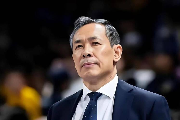 许利民末节自杀！主动放弃麦基，上3将输分，最后6秒为何不暂停？