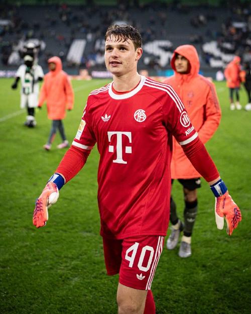 踢球者：对于鲍曼来说，来拜仁当乌尔比希身后的二门不可接受