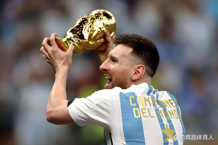 队史第一人！梅西连续21年为阿根廷破门，戏耍8人防线，连刷5纪录