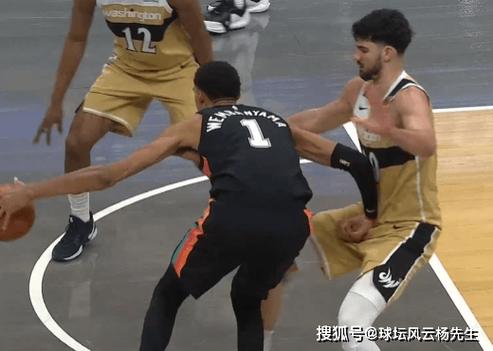 马刺7人上双127-113勇士豪取10连胜，文班亚马41+18，格林14分