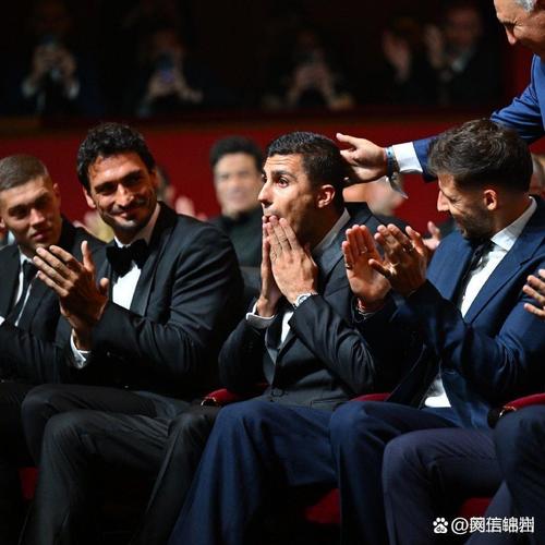 外网58.7万球迷评足坛最“Gay”奖：穆西亚拉10.79万票居首