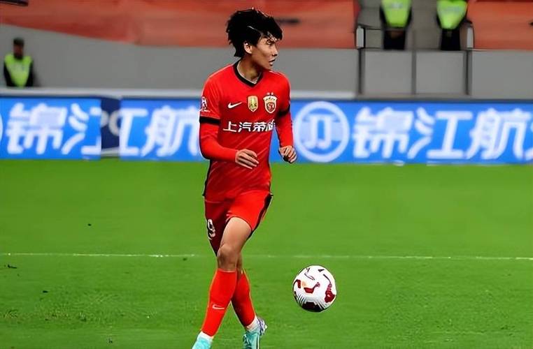 李新翔：想成为大家相信的球员；第一笔工资直接转给家里了