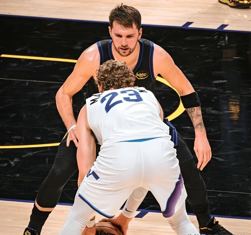 湖人43分惨败！东契奇腿筋拉伤退赛或无缘赛季评奖