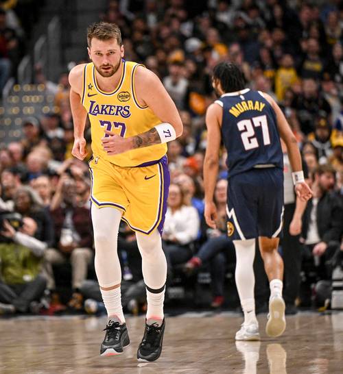 湖人惨败雷霆！四核全迷，东契奇腿筋拉伤，防守完全就是送！