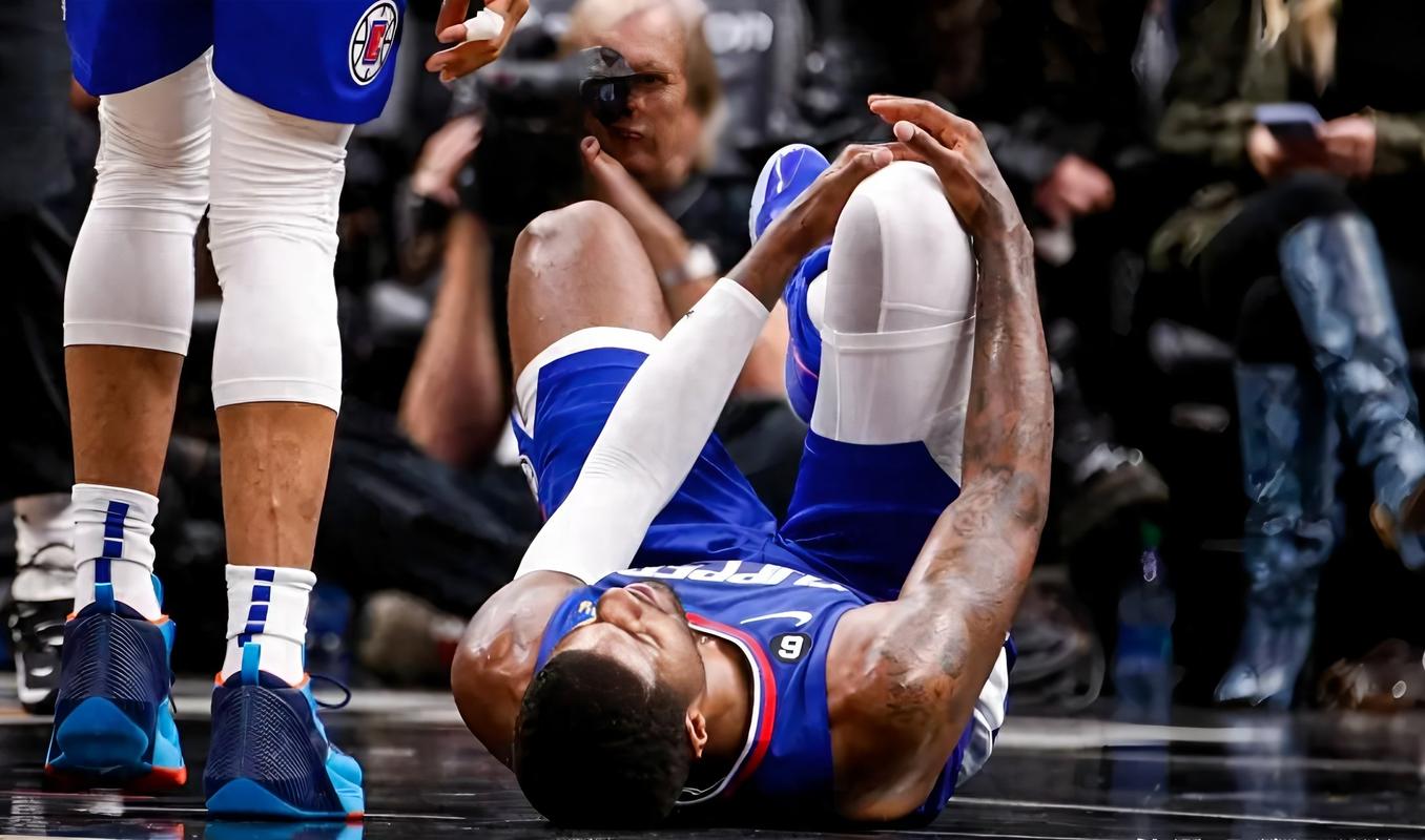 快船弊端尽显！伦纳德接不到球，加兰攻守全崩，各配角太不稳了！