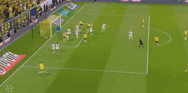 41岁C罗开心跳舞庆祝！34天后王者归来：复出首战即双响+率队逆转