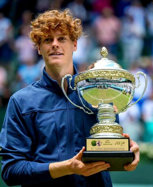 辛纳幸福时刻:拿到温网冠军与世界第一,那是儿时不敢奢望的梦