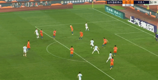 韩镕泽离谱禁区外摘球，为什么只是黄牌？