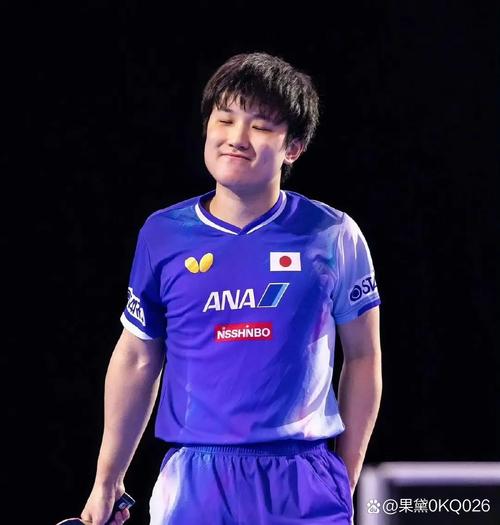 张本智和输到脸都皱皮！日本球迷喷他抗压能力差，日乒王牌变松岛