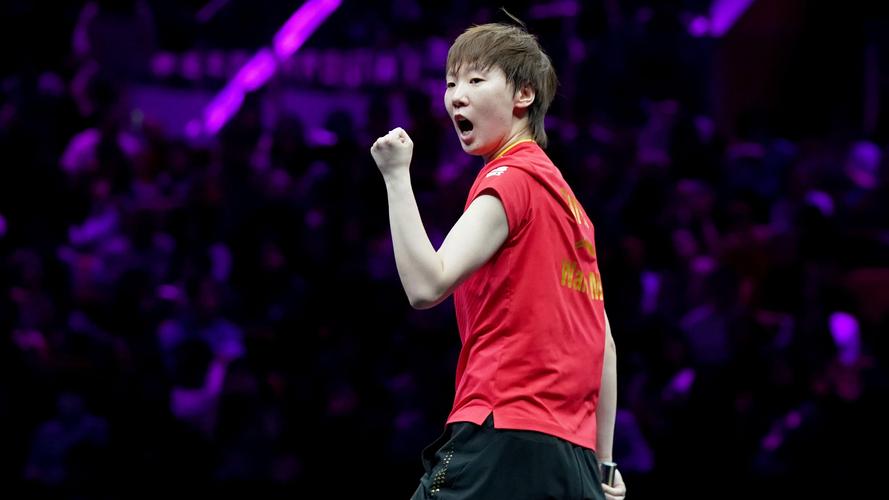 王曼昱4-2申裕斌！王曼昱握拳庆祝，马琳双手指天，对手挺开心！