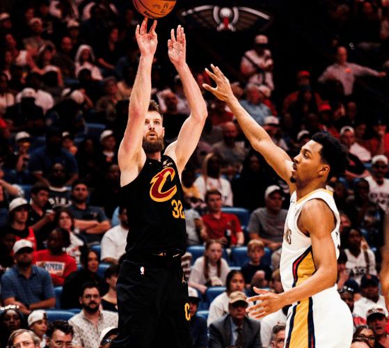 米切尔38+6+6！骑士逆转横扫步行者 哈登28+7一壮举联盟第一