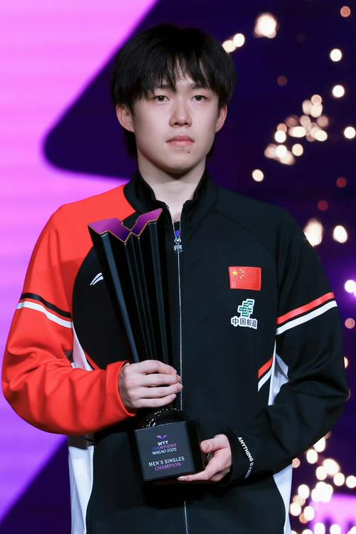 42岁王皓偷偷抹眼泪！决胜局咆哮鼓励王楚钦：放手一搏，释放出来