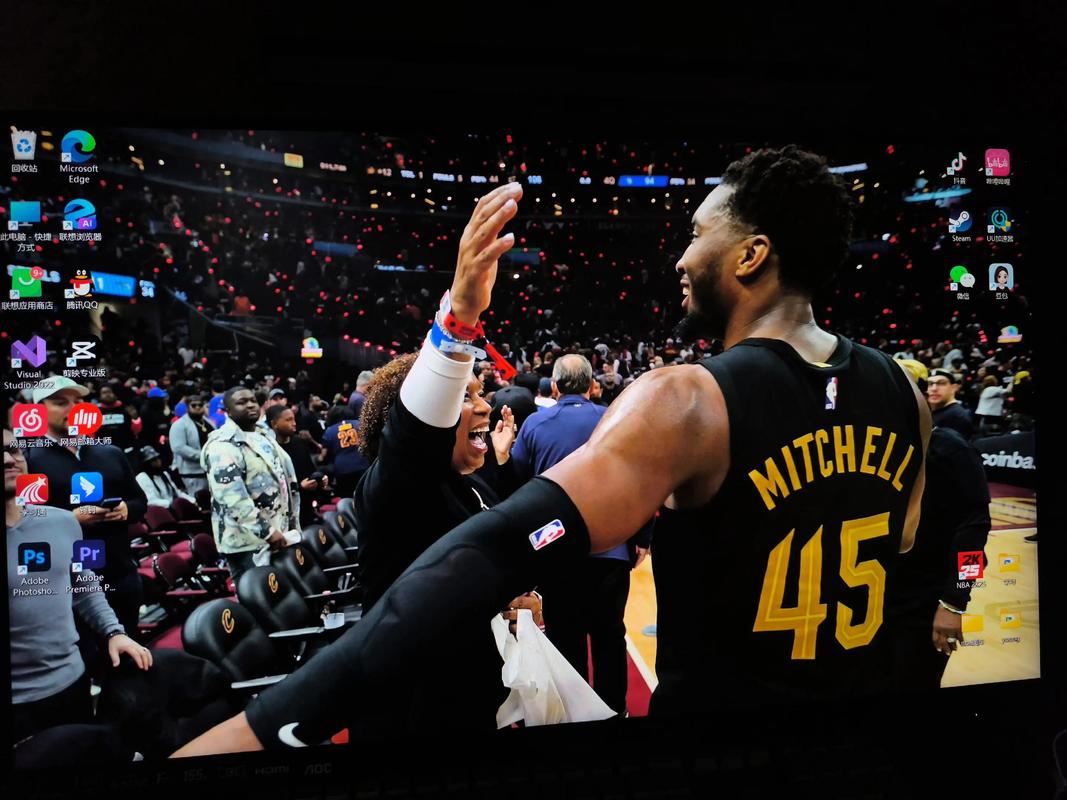 惊险！米切尔砍38分后崴脚，会影响他季后赛吗？