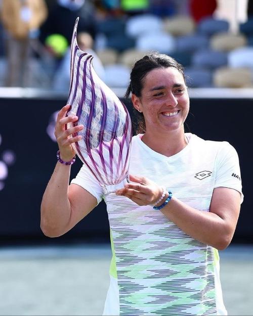 佩古拉卫冕成功网友称“为你而感动”，费塞特失业12天后大吐委屈