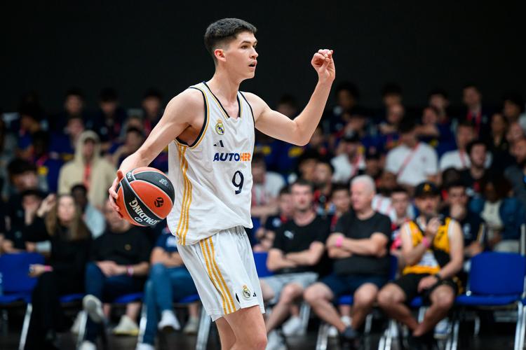 狂砍45分天才后卫宣布参加26年选秀！伤病缠身仍是乐透热门？