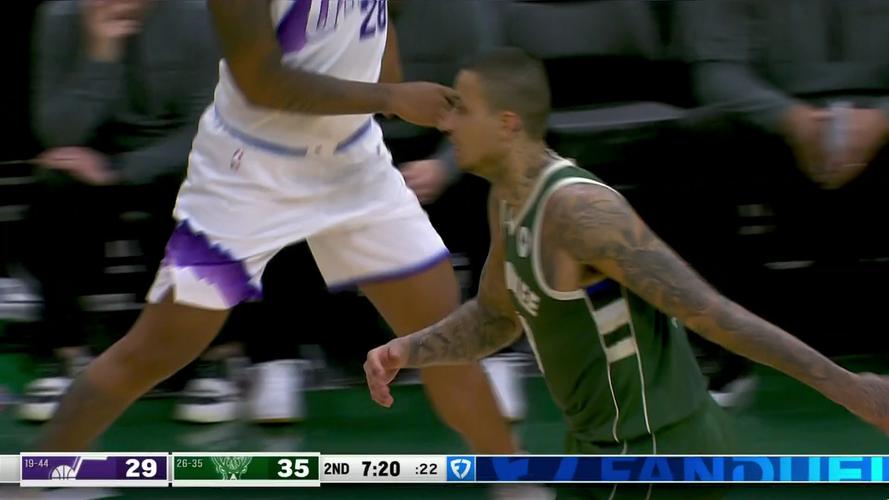 雄鹿内讧大瓜！库兹马公然拆台，里弗斯狠下杀手：把板凳坐穿