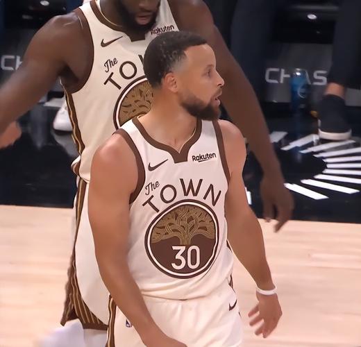 库里扳平3分+波杰反超3分！勇士拒西部倒二逆转 终结4连败仍第十