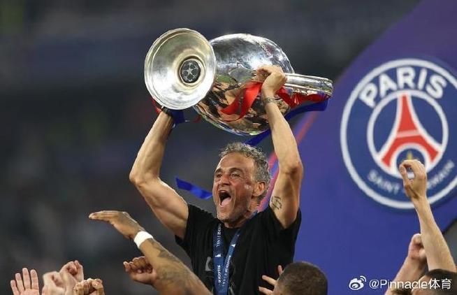 恩里克正式回绝曼联，将2000万续约！更衣室认为卡里克是真命天子