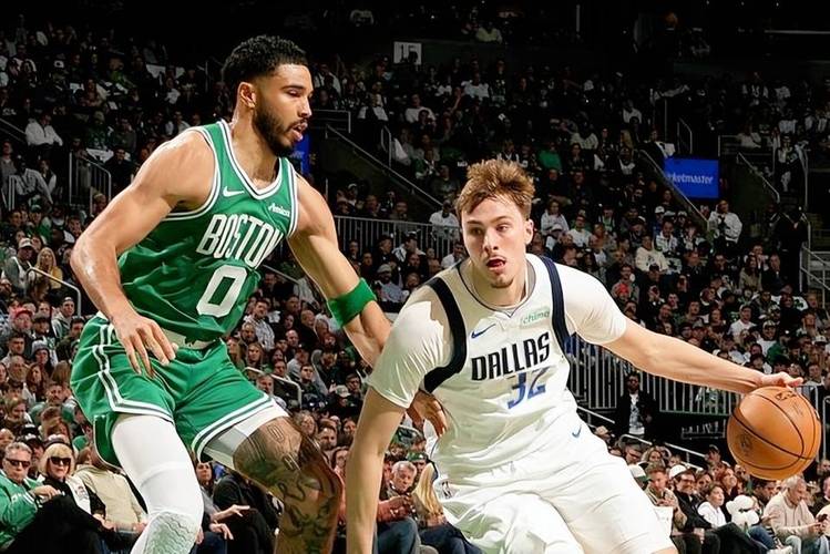 单赛季2千分创纪录！布朗35+9被挺MVP 塔图姆复出助他剑指一阵