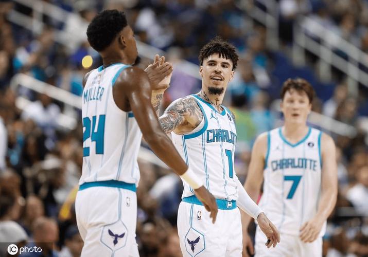 13战11胜！绿军逆转黄蜂：布朗35+9本季破2000分 三球36+5+6