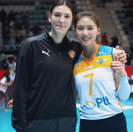 28岁女排国手留洋首冠 率队首夺欧联杯+两回合22分 激动比心庆祝