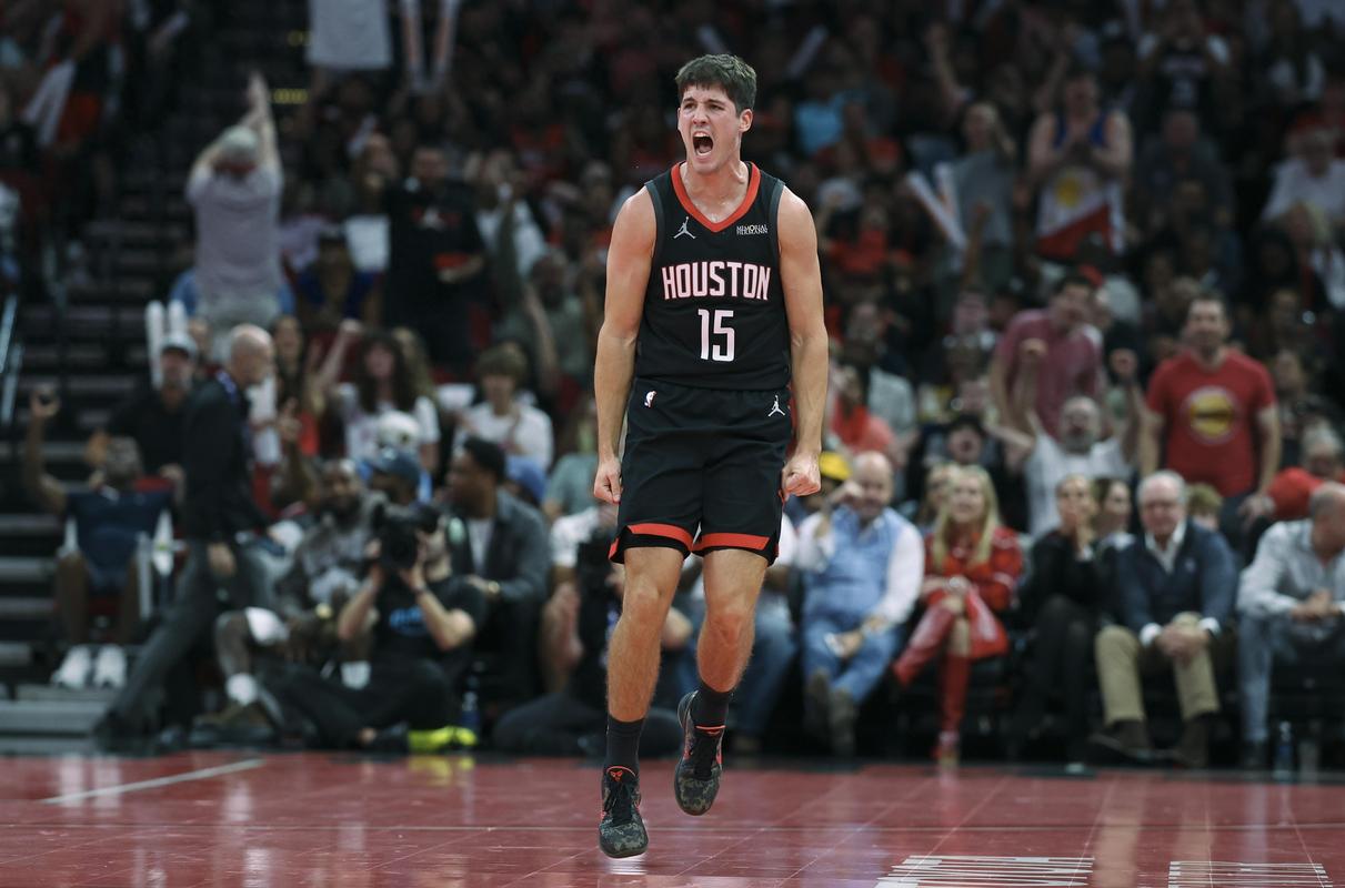 胜76人采访！乌度卡回应末节问题，点赞4将发挥，解析连胜因素！