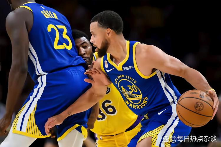 湖人119-103轻取勇士，詹姆斯26+8+11，库里缺阵，布朗尼10分