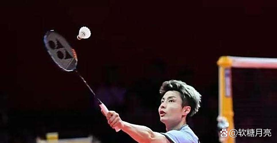 重回世界第一！石宇奇两局击退奈良冈功大，锁定亚锦赛四强席位