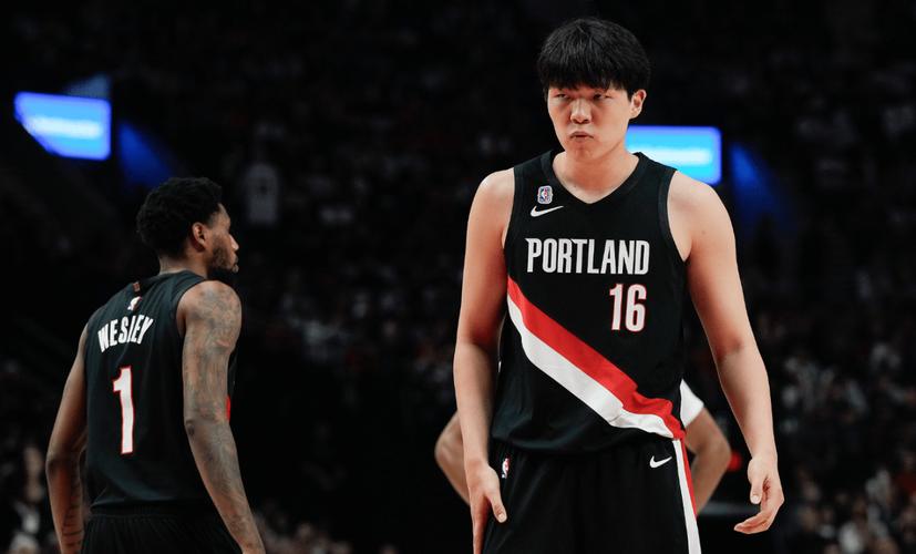 杨瀚森112秒0+0+0+0+0躺赢！随开拓者大胜升第八 根本摸不到球