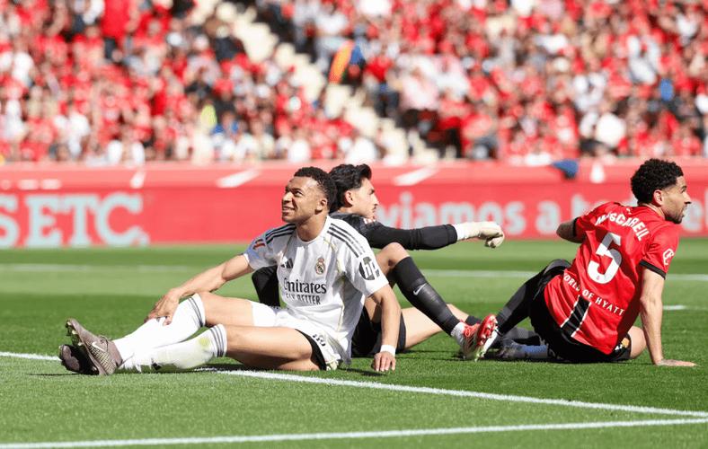 阿斯：皇马认为判罚是他们无法争冠的主因，与西足协关系破裂